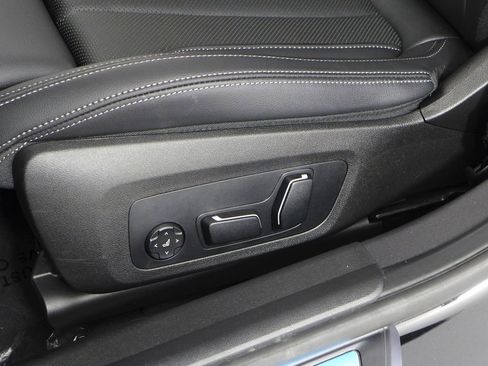 Used 2025 BMW 330i Sedan w/ Premium Package RWD image 23