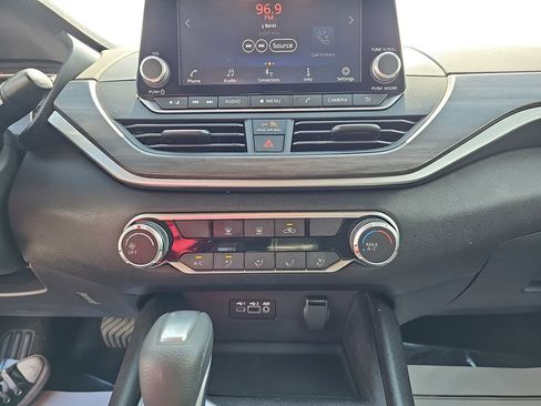 Used 2025 Nissan Altima 2.5 SV image 27