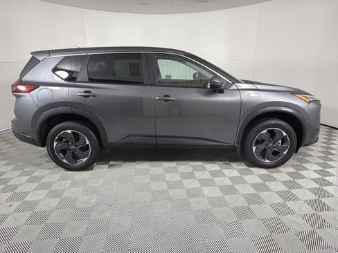 Used 2024 Nissan Rogue SV image 6