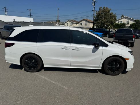 Used 2024 Honda Odyssey Sport image 2
