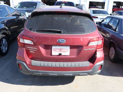 Used 2019 Subaru Outback 2.5i Premium image 8