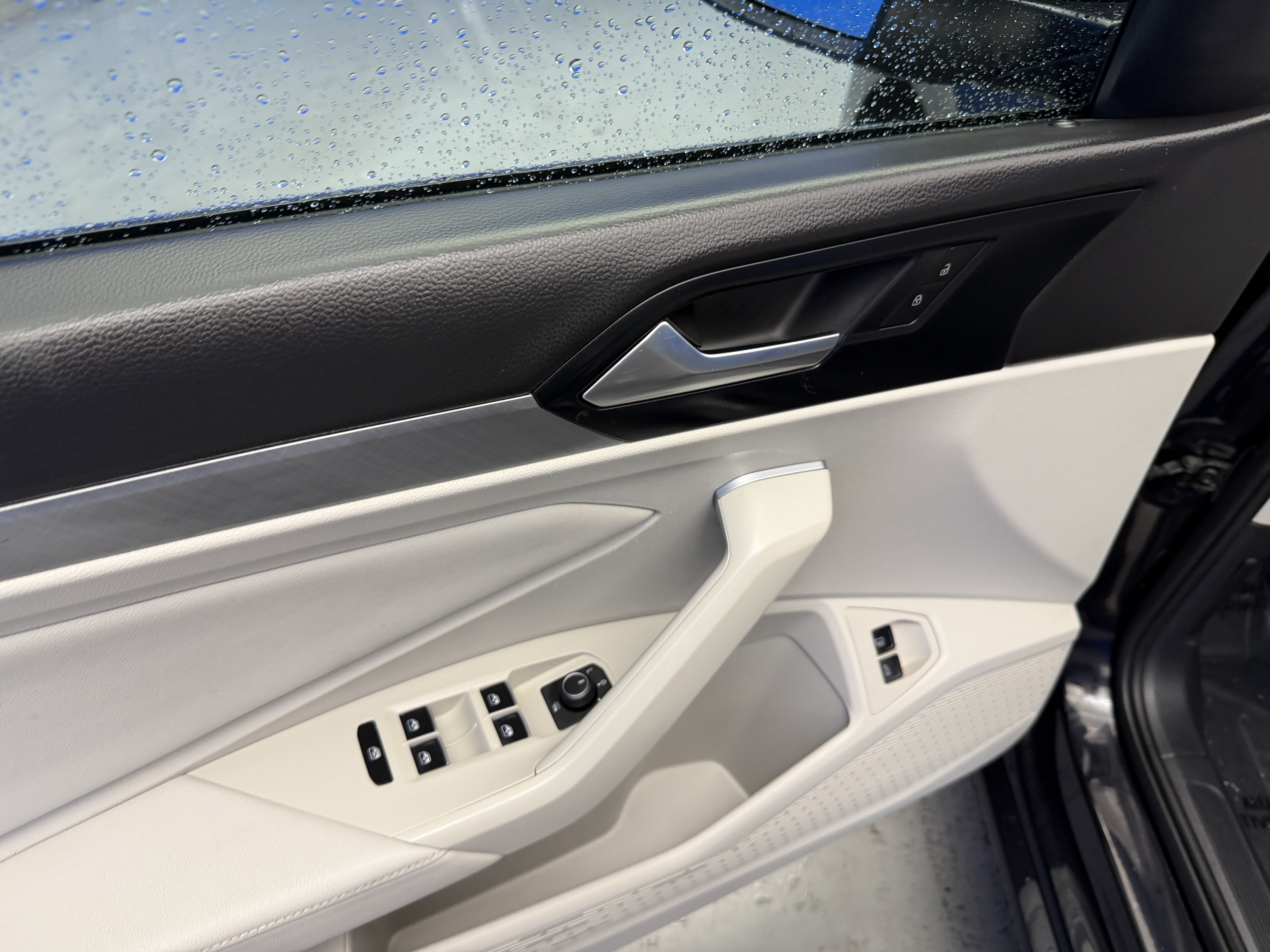 Used 2024 Volkswagen Jetta SE FWD image 10
