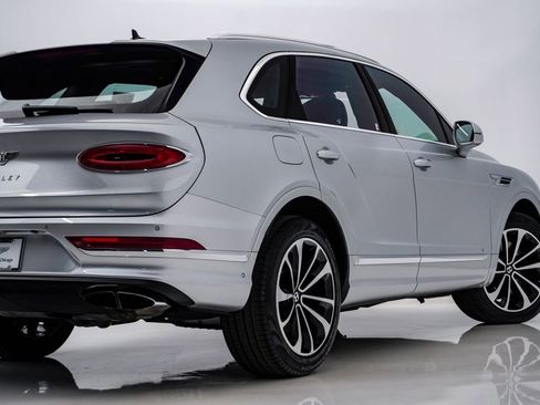 Used 2022 Bentley Bentayga AWD/4WD image 10