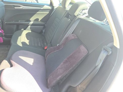 Used 2020 Ford Fusion SE FWD image 8