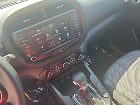 Used 2022 Kia Soul LX FWD image 19