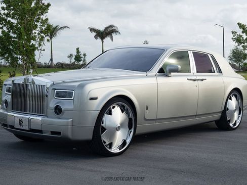 Used 2005 Rolls-Royce Phantom Sedan RWD image 14