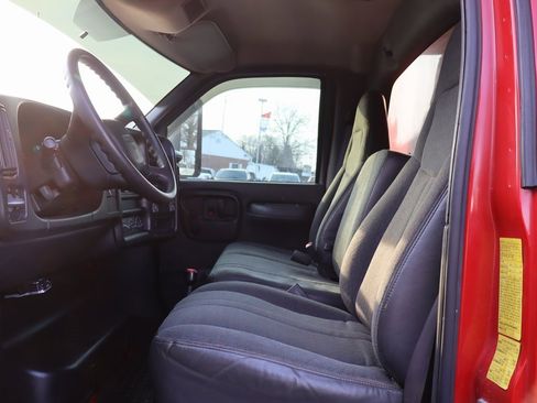 Used 2006 GMC TopKick C4500 2WD Regular Cab image 7