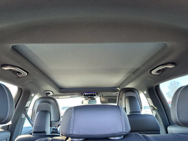 Used 2025 Mercedes-Benz GLC 300 4MATIC w/ AMG Line image 13