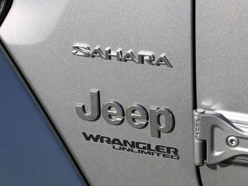 Used 2021 Jeep Wrangler Unlimited Sahara image 9