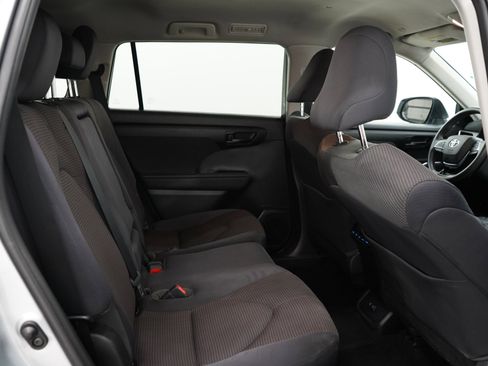 Used 2020 Toyota Highlander L AWD/4WD image 13