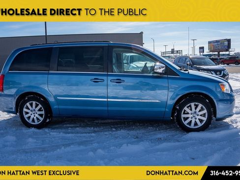 Used 2012 Chrysler Town & Country Touring-L w/ Entertainment Group #2 image 30