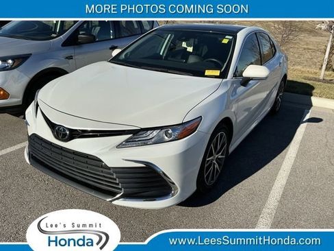 Used 2022 Toyota Camry XLE image 1