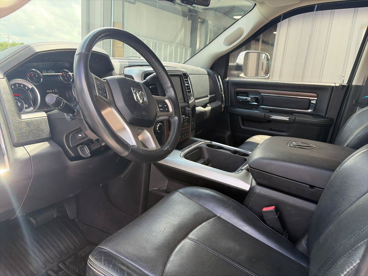 Used 2018 RAM 3500 Laramie w/ Convenience Group AWD/4WD image 9