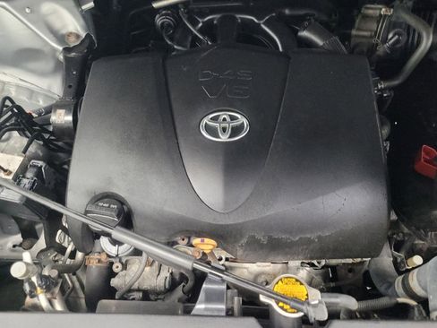 Used 2017 Toyota Highlander XLE w/ Carpet Mat Package image 30