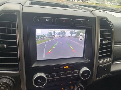 Used 2019 Ford Expedition XLT w/ Equipment Group 202A AWD/4WD image 17