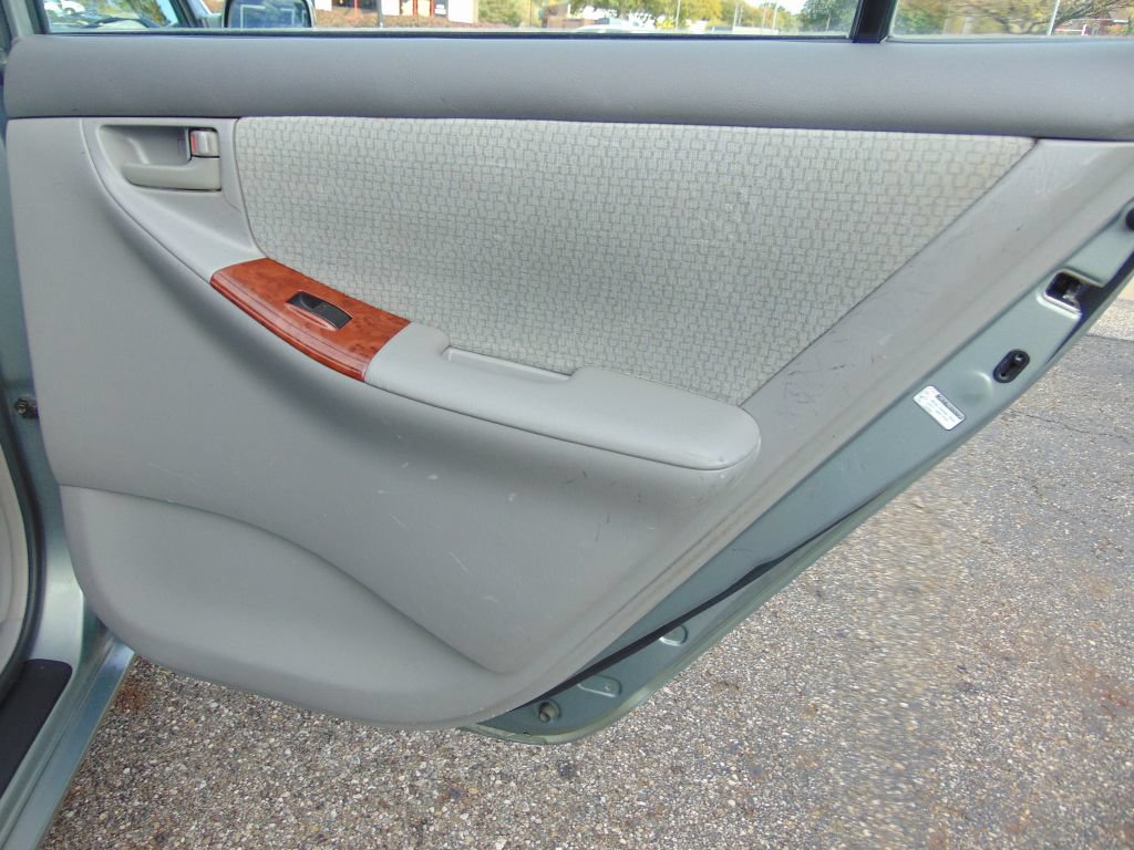 Used 2004 Toyota Corolla LE FWD image 23
