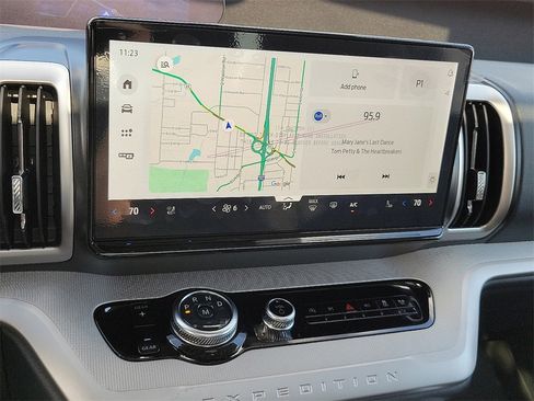 New 2025 Ford Expedition Active image 16