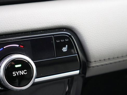 Certified 2025 Honda Pilot Touring image 24