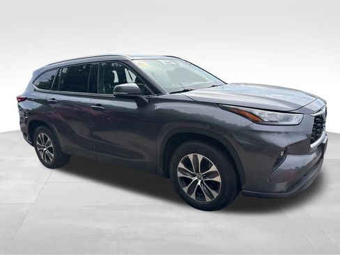 Used 2020 Toyota Highlander XLE FWD image 11