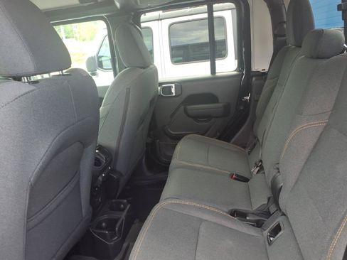 Used 2025 Jeep Gladiator Sport AWD/4WD image 8