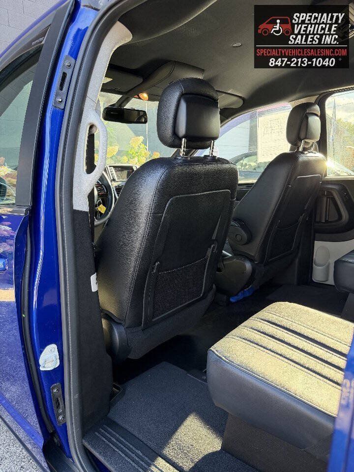 Used 2018 Dodge Grand Caravan SXT FWD image 31