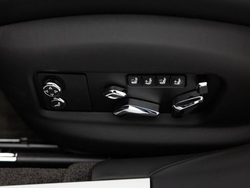 Used 2025 Bentley Flying Spur Plug-In Hybrid image 10