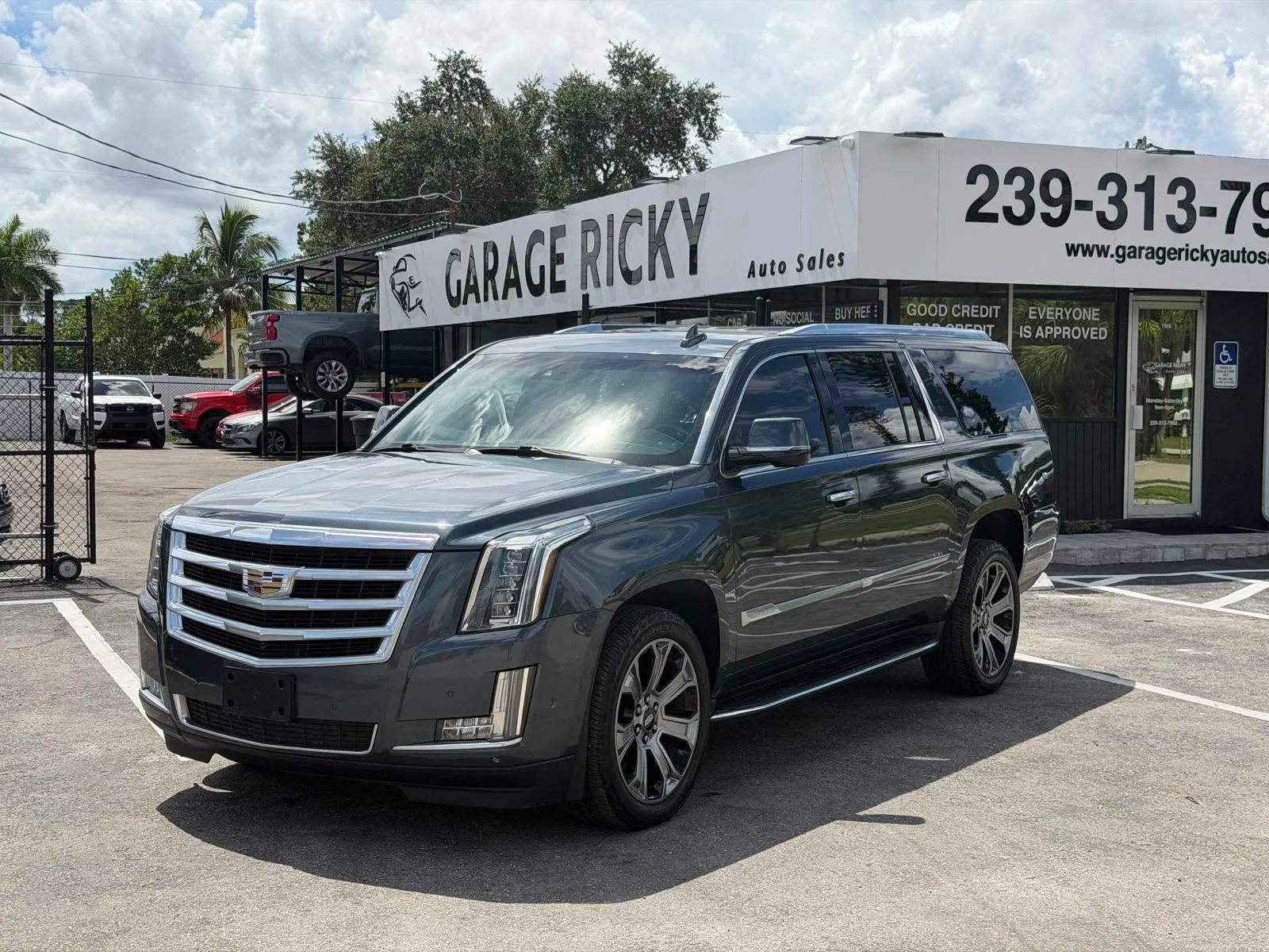Used 2019 Cadillac Escalade ESV Luxury AWD/4WD image 1