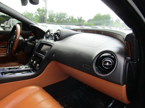 Used 2013 Jaguar XJ L Supersport RWD image 25