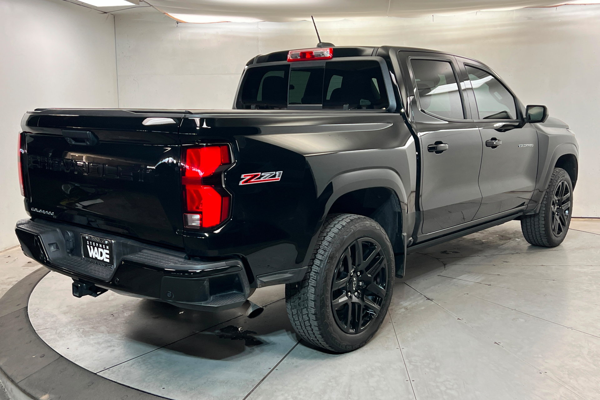 Used 2024 Chevrolet Colorado Z71 w/ Z71 Convenience Package 2 AWD/4WD image 6