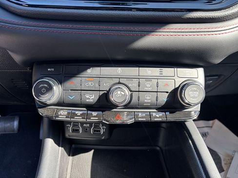 Used 2024 Dodge Durango GT image 15