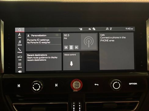 Certified 2025 Porsche Macan image 11