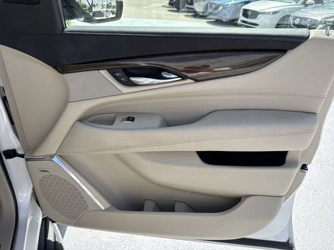 Used 2018 Cadillac Escalade Luxury AWD/4WD image 42