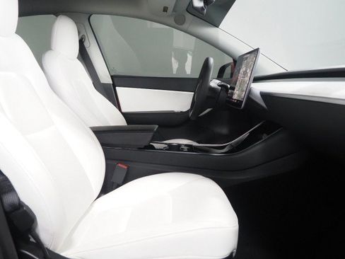 Used 2021 Tesla Model Y Long Range AWD/4WD image 16