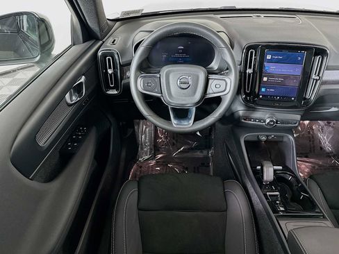 Certified 2023 Volvo XC40 B5 Plus w/ Climate Package image 21