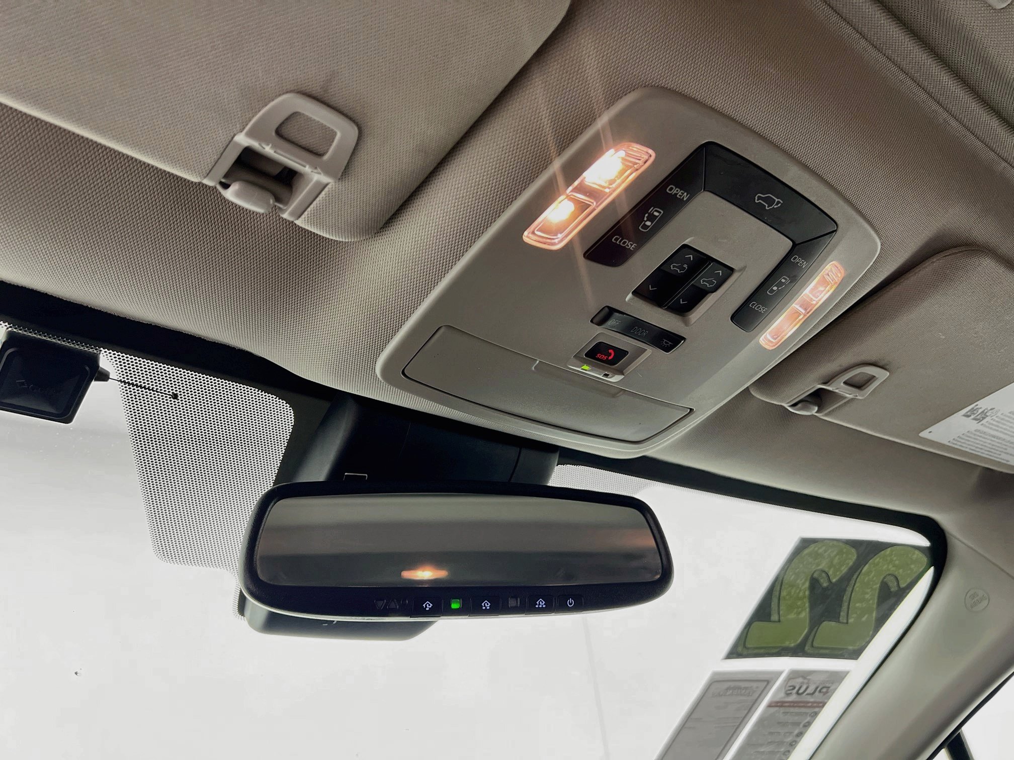 Used 2022 Toyota Sienna XLE FWD image 21
