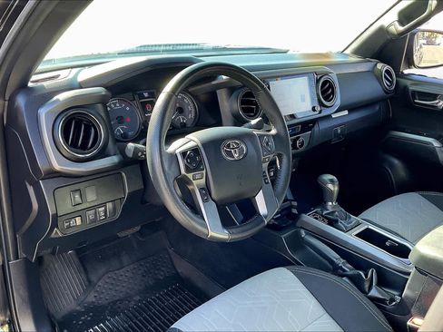 Used 2021 Toyota Tacoma TRD Sport w/ Technology Package image 15