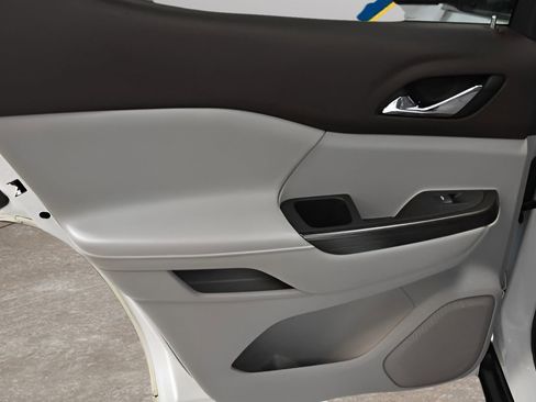 Used 2019 GMC Acadia SLT image 13