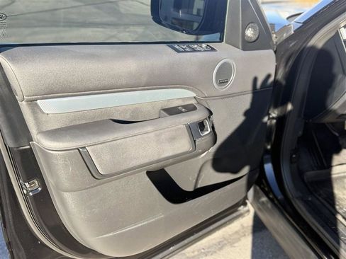 Used 2020 Land Rover Discovery Landmark AWD/4WD image 11