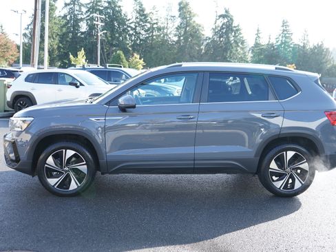 Used 2024 Volkswagen Taos SE image 6