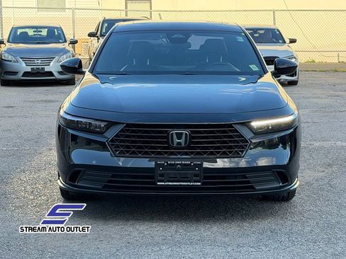 Used 2025 Honda Accord Sport image 2