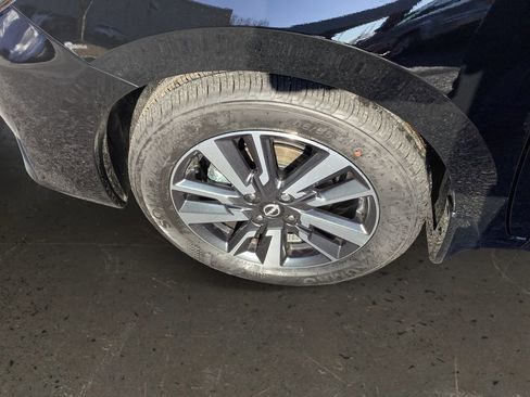 Used 2025 Nissan Versa SV w/ Trunk Package image 10