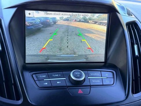 Used 2019 Ford Escape SE image 8