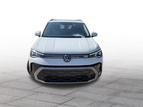 Used 2025 Volkswagen Taos SEL image 2