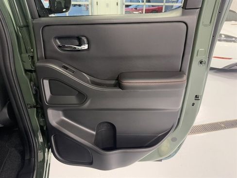 Used 2025 Nissan Frontier PRO-4X image 18