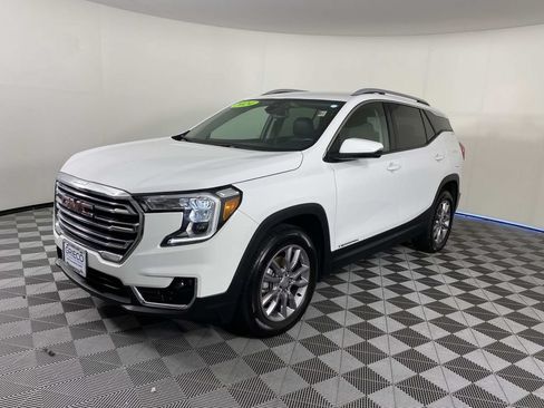 Used 2024 GMC Terrain SLT AWD/4WD image 4