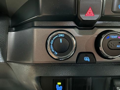 Used 2020 Toyota Tacoma SR5 AWD/4WD image 34