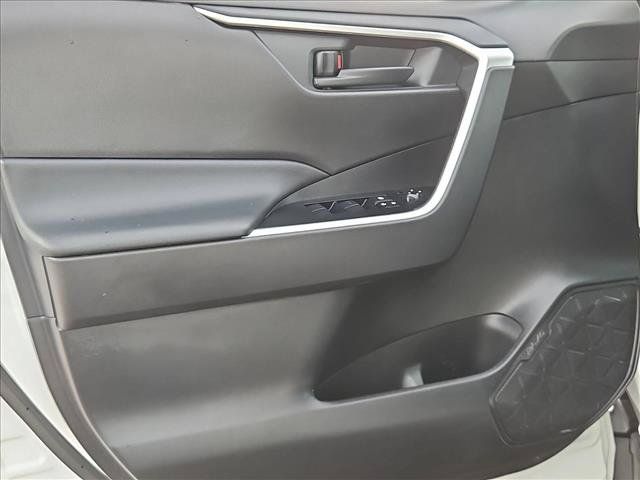 Used 2025 Toyota RAV4 LE AWD/4WD image 10