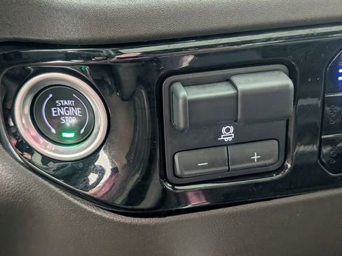 Certified 2024 Chevrolet Silverado 2500 LTZ w/ LTZ Convenience Package image 25