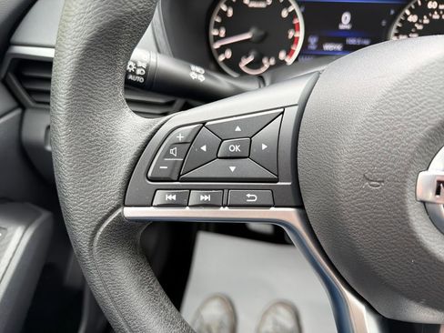Used 2022 Nissan Altima 2.5 SV FWD image 18