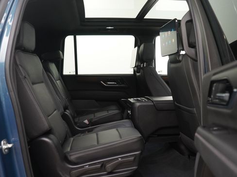 Used 2025 GMC Yukon XL Denali w/ Denali Reserve Package AWD/4WD image 13